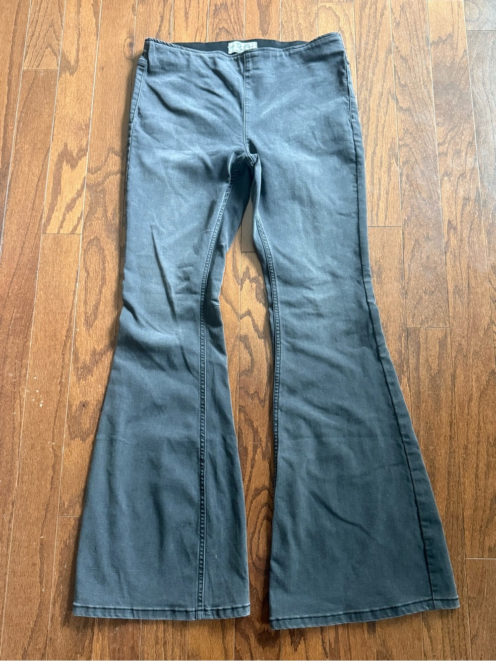 We The Free Women's Penny Pull-on Flare Jeans in Charcoal size 30